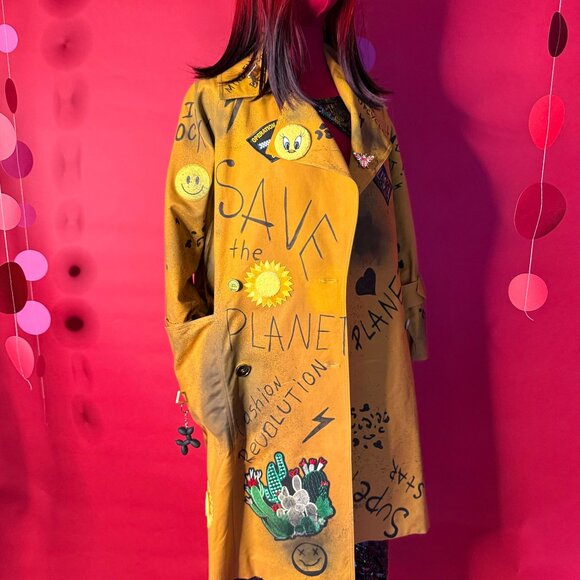 Upcycled Graffiti Tiger Coat – Hand-Painted Sustainable Art Jacket - Picture 1 of 12